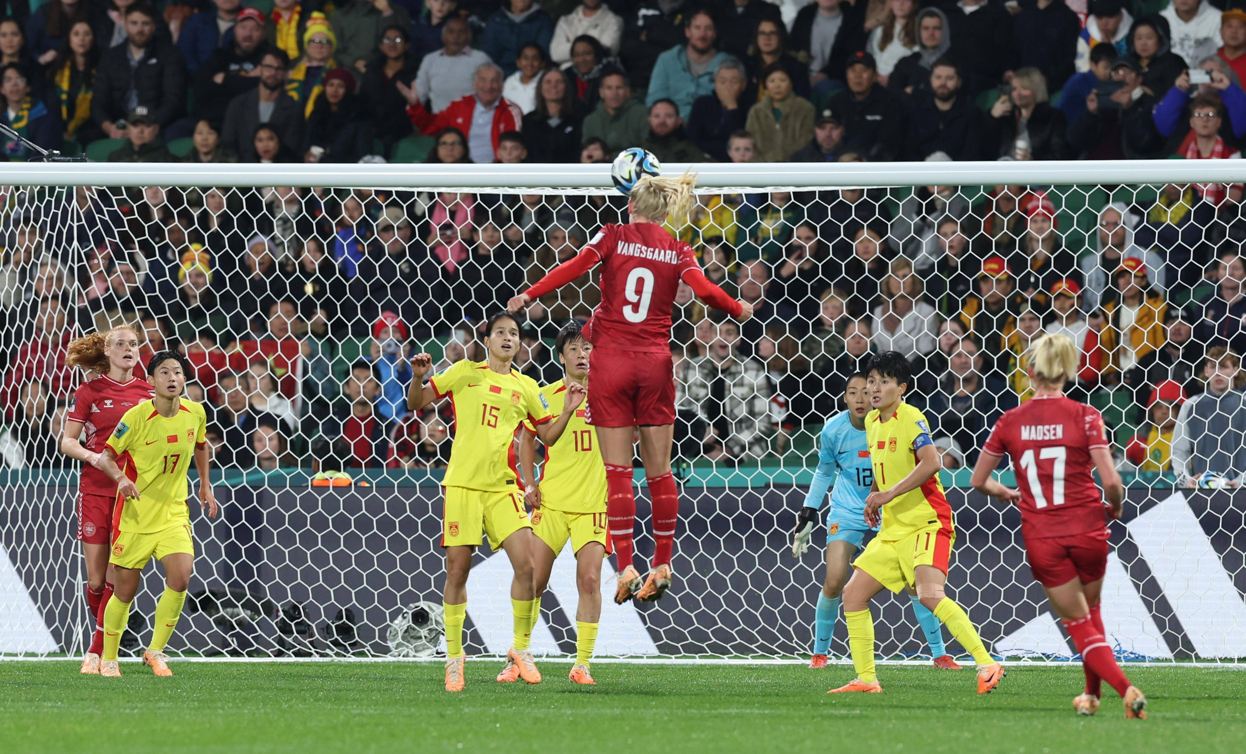 法国羽毛球队鏖战英格兰羽毛球队，陶菲克爆发神勇