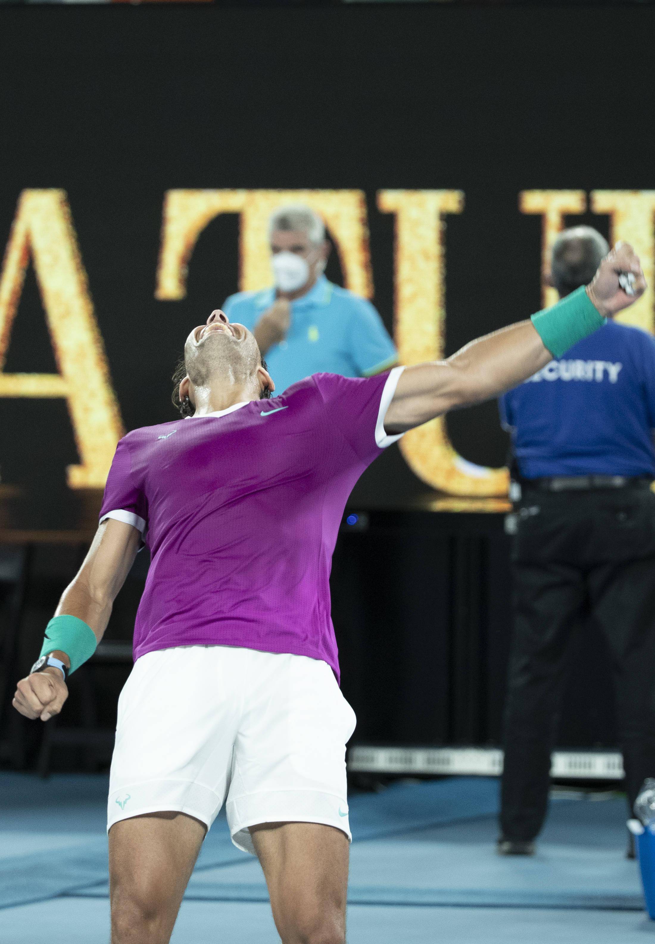 关于西班牙网球队鏖战澳大利亚网球队,纳达尔统治全场的信息 关于西班牙网球队鏖战澳大利亚网球队,纳达尔统治全场的信息