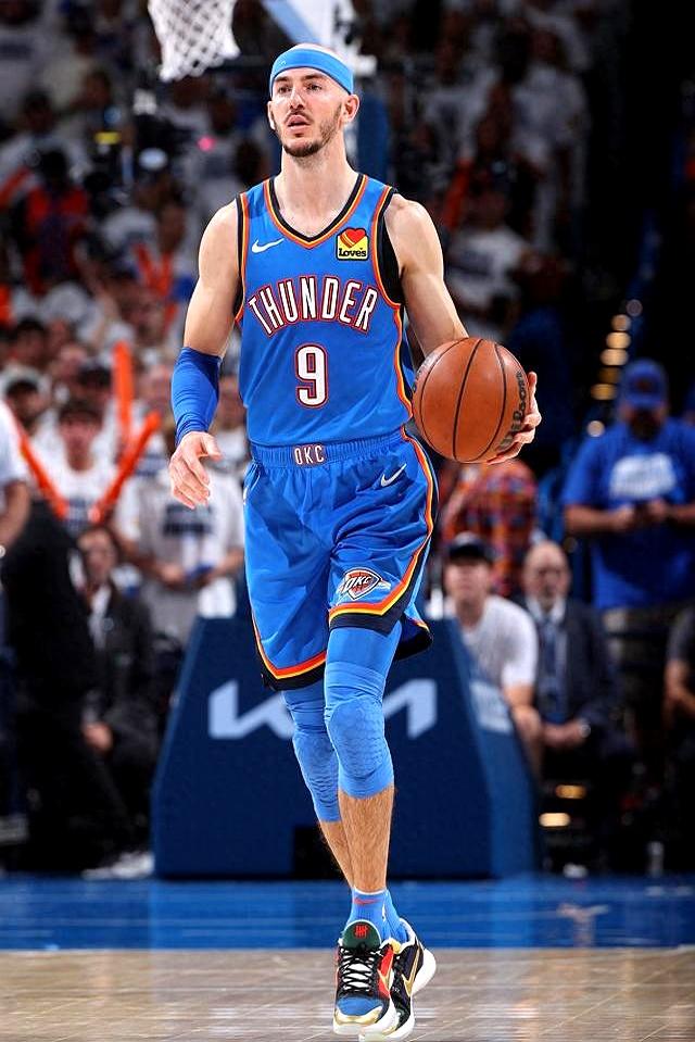 巴西男篮险胜加拿大男篮，卡鲁索一己之力扛起全队