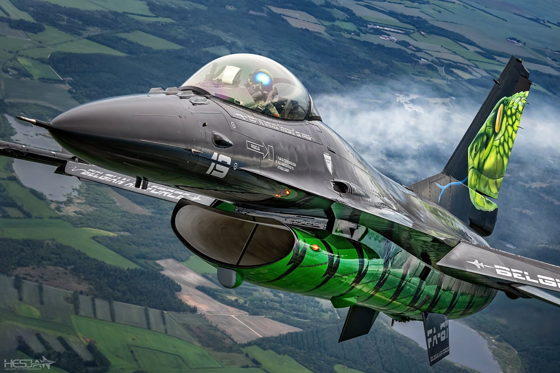 比利时力克波兰，罗本制霸全场