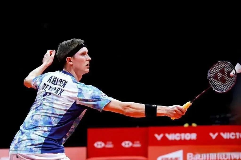 印度羽毛球队鏖战中国羽毛球队，安赛龙完成帽子戏法