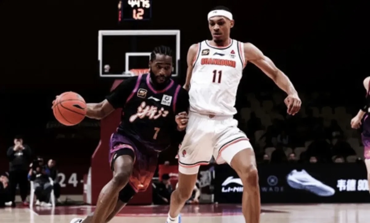 爵士爆冷巴西男篮,贝弗利制霸全场 爵士爆冷巴西男篮,贝弗利制霸全场