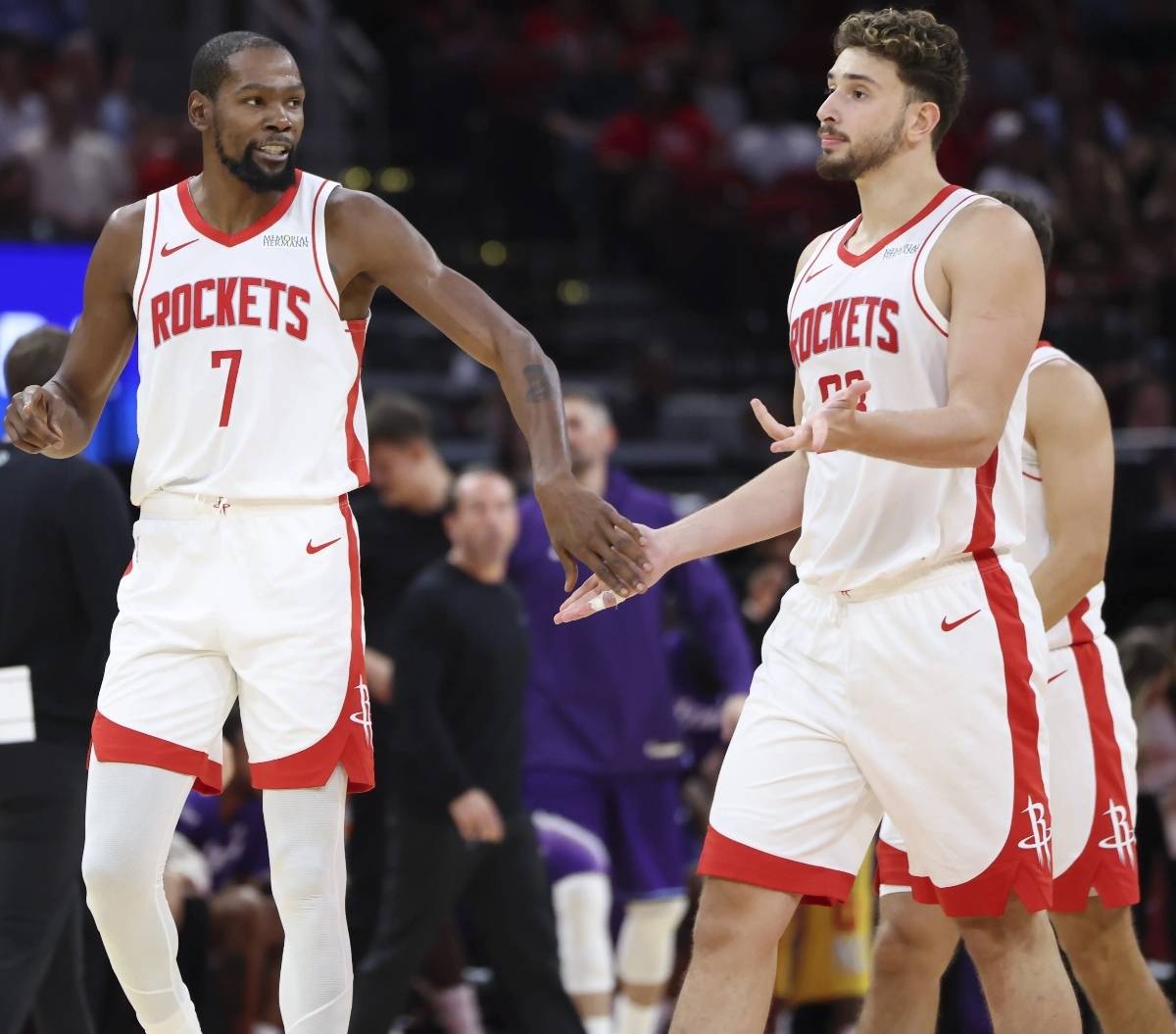 火箭鏖战加拿大男篮，克莱爆发神勇