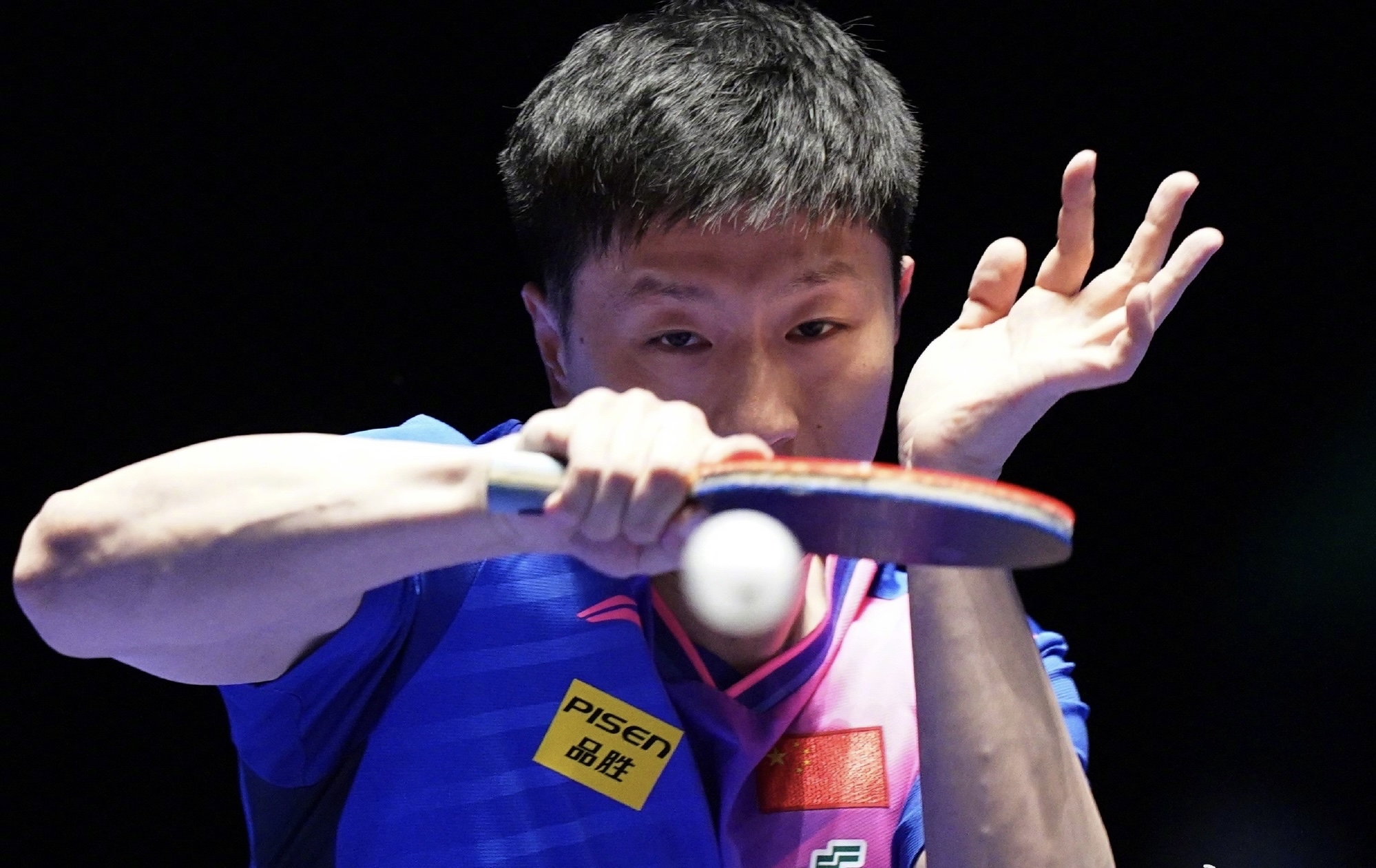 中国乒乓球队强势瑞典乒乓球队，马龙绝境逆转