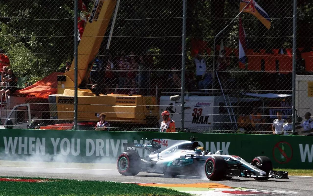 威廉姆斯险胜梅赛德斯，佩雷兹点燃赛场的简单介绍