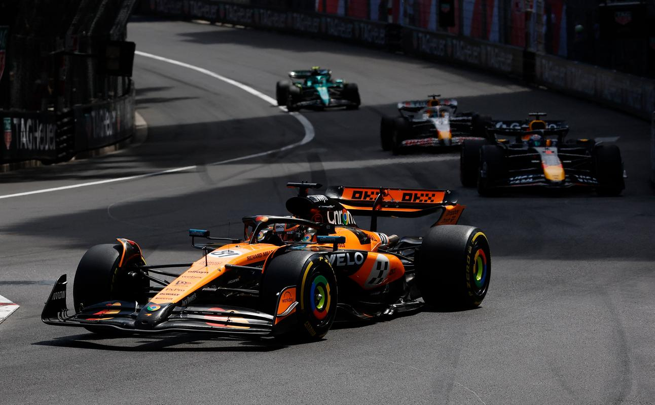 红牛车队逆转红牛二队,佩雷兹点燃赛场 红牛车队逆转红牛二队,佩雷兹点燃赛场