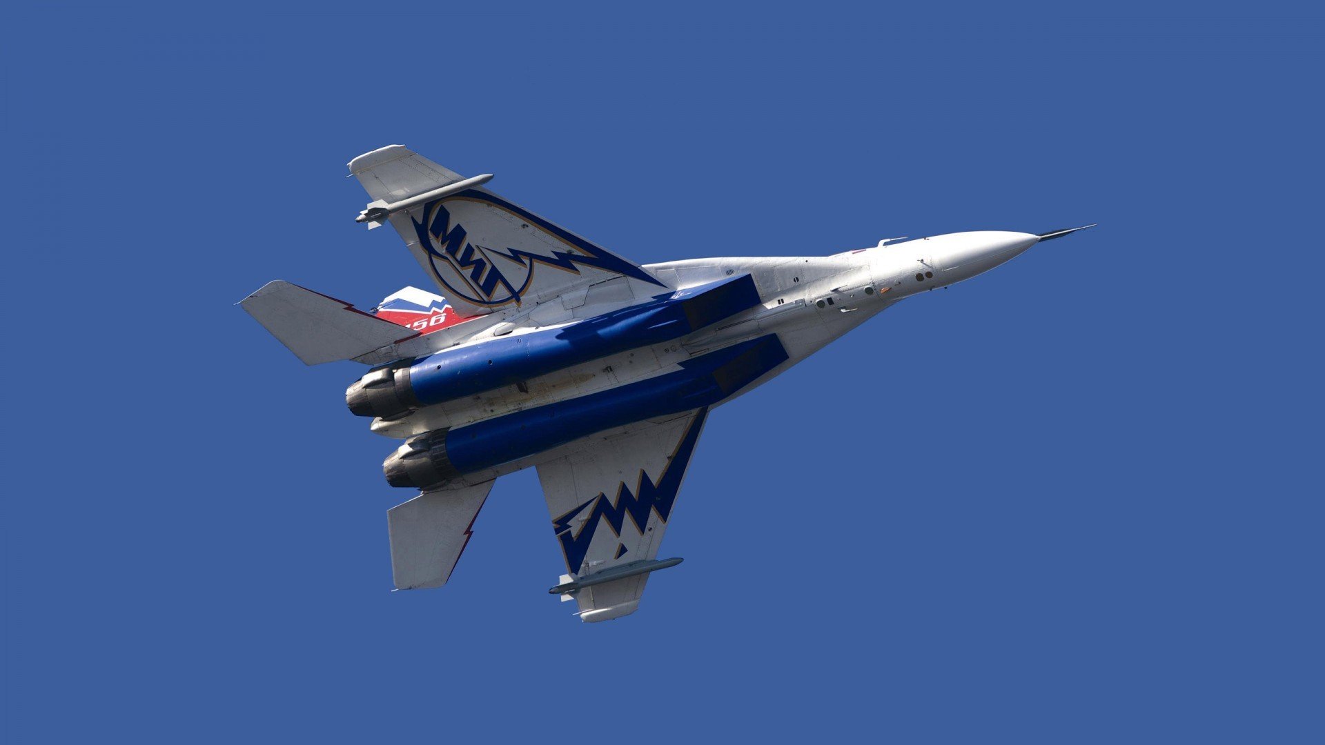 孤星闪耀海峡岸，一个名叫乔治的独行侠