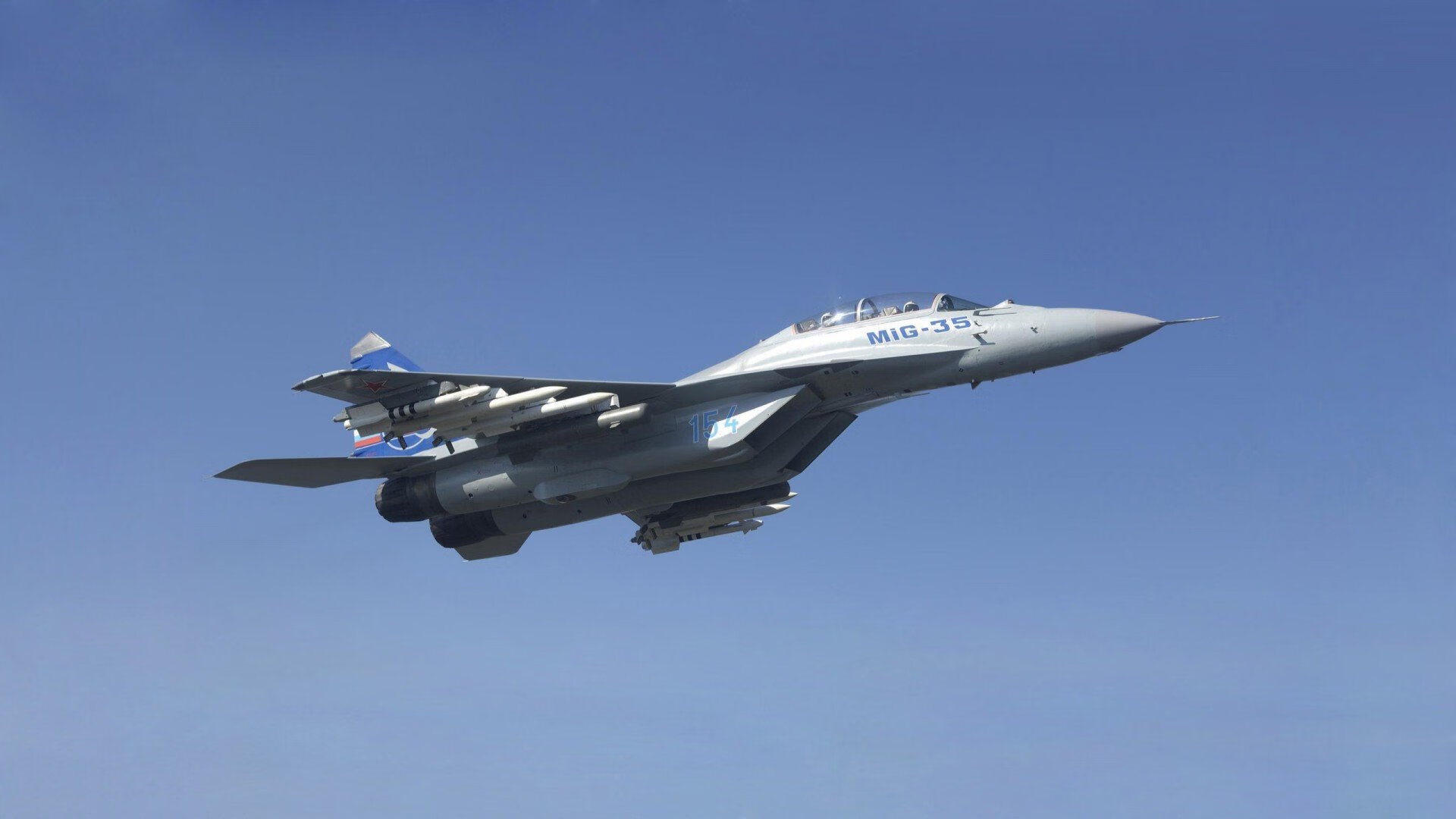 黄潜风暴与蓝月利刃，两种冲击力如何诠释足球的多维征服